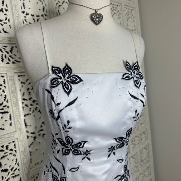 Vtg Morgan & Co Black & White Y2K Beaded Floral Embroidered Formal Prom Dress - Picture 5 of 11